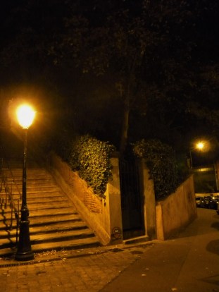 escalier paris nuit
