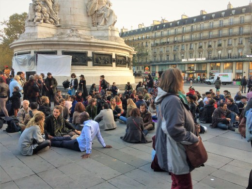 assis-a-se-regarder-en-couleurs