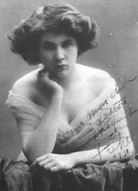 la-chanteuse-frehel-jeune