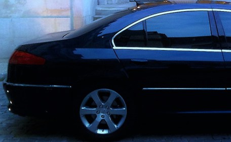 derrière la fumée vitreuse pas sûr qu'Elle l'ait vu