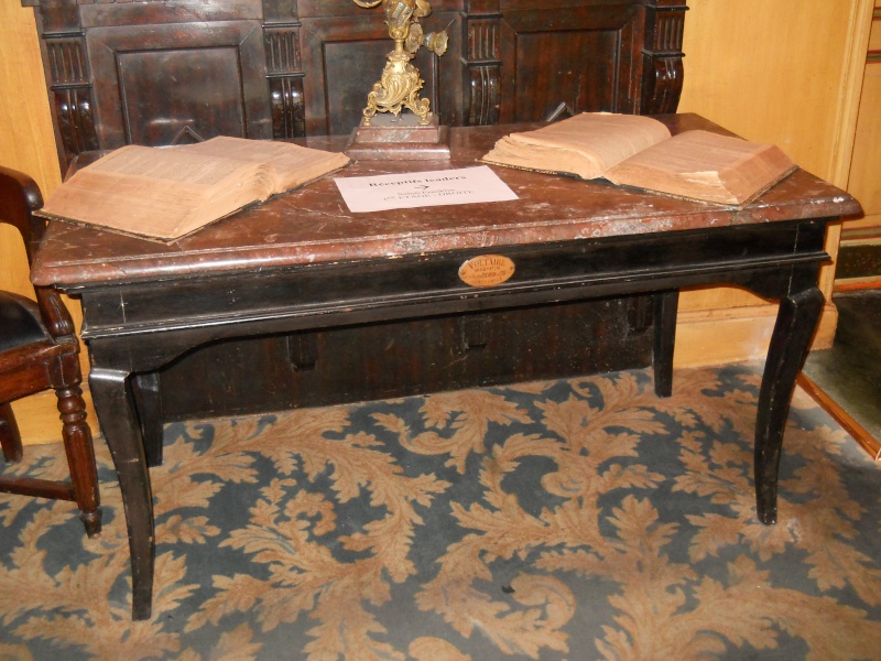 procope table Voltaire