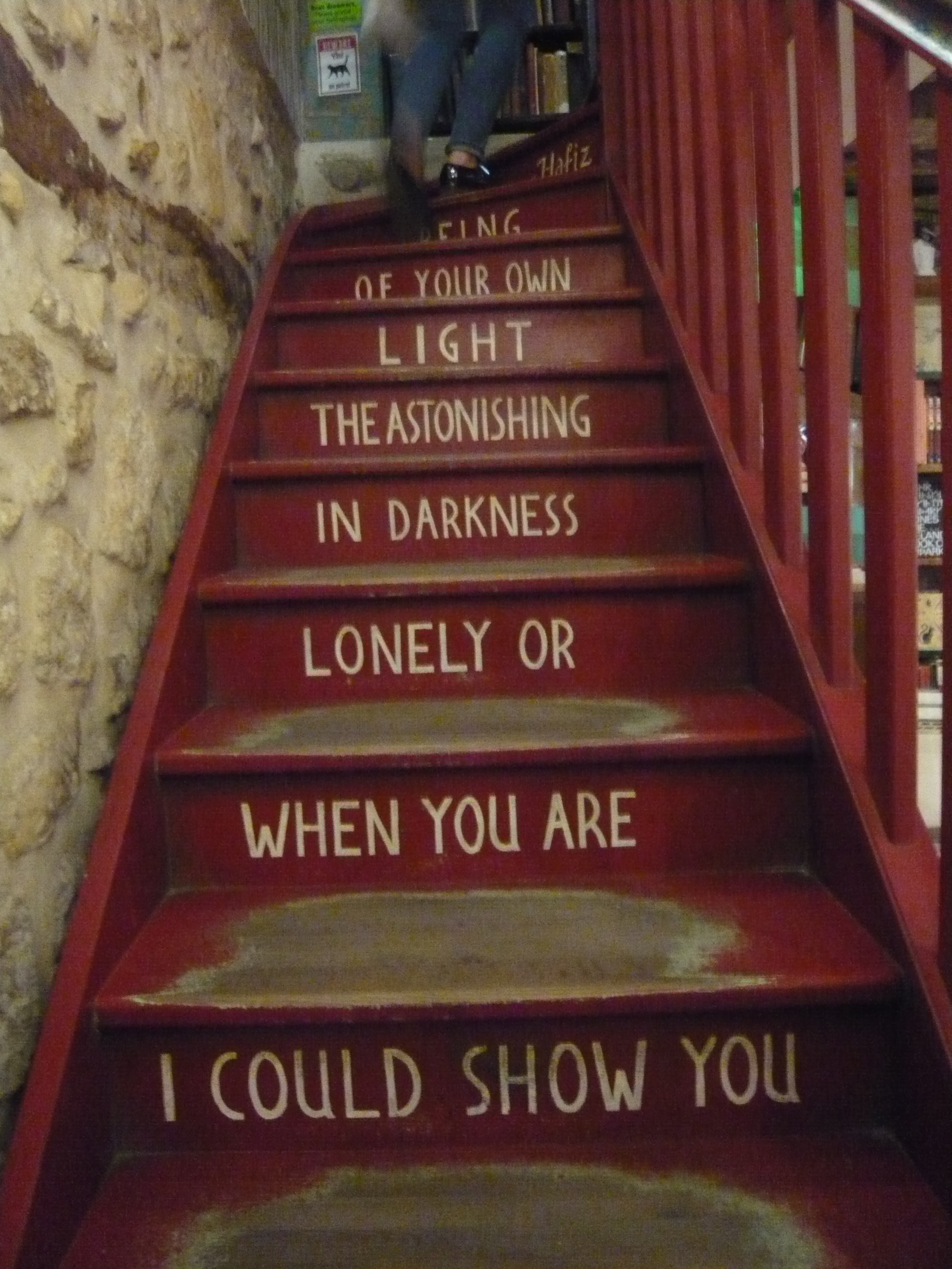 en haut, la salle du sacre