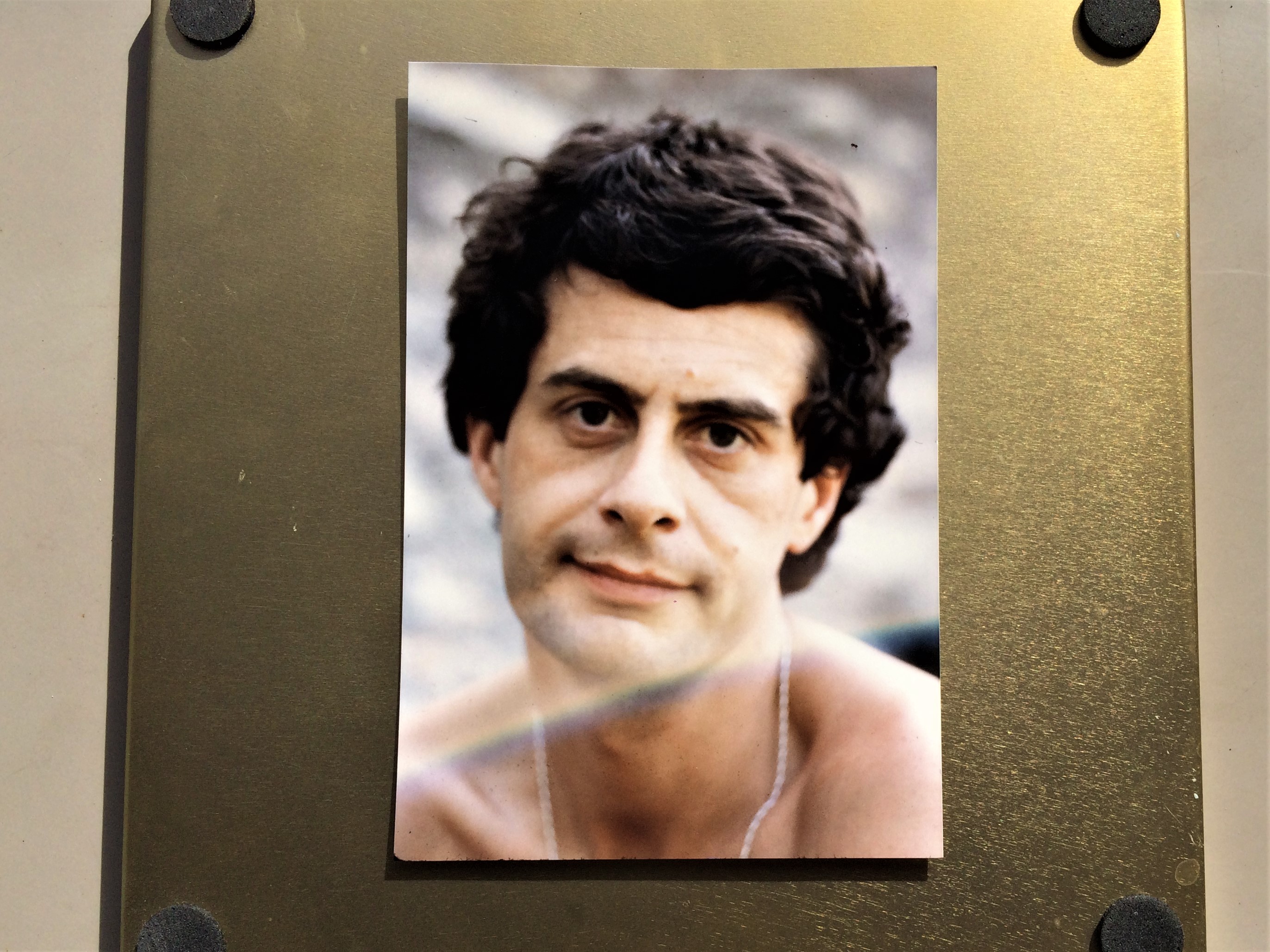 dj 30,ans portrait songeur