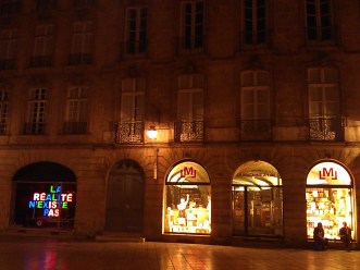 la réalité n'existe pas vitrine